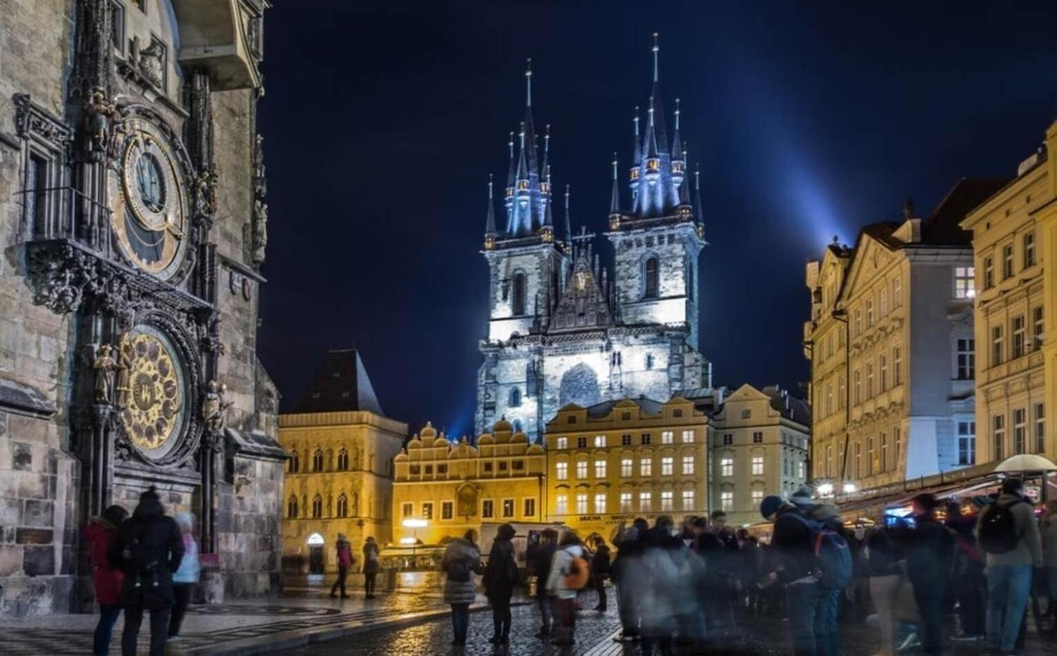 With Terrace In Center Praga